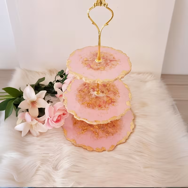 Vista 1 de Bandeja de 3 Pisos en Resina Epoxi – Personalizada y Artesanal Vista 1 de Bandeja de 3 Pisos en Resina Epoxi – Personalizada y Artesanal
